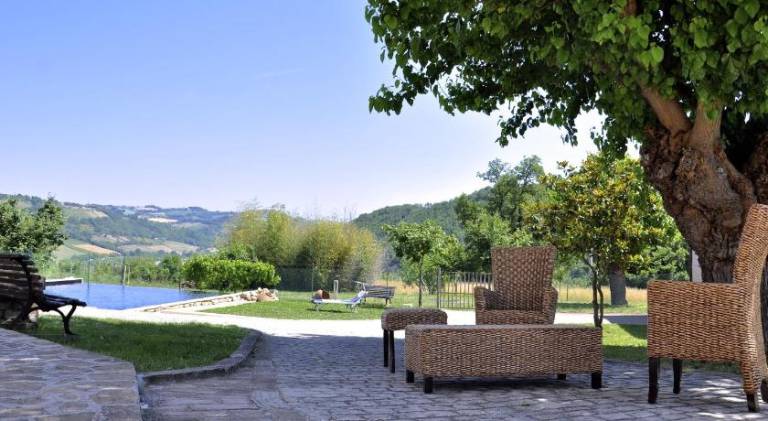House with pool, barbeque & garden — photo 2