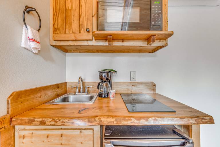 5 Mi to Alto Lake! Pet-Friendly Ruidoso Studio — photo 5