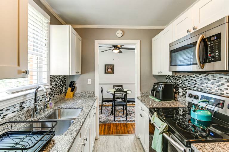 7 Mi to Dtwn: Apt w/ Spacious Yard in Nashville — photo 2