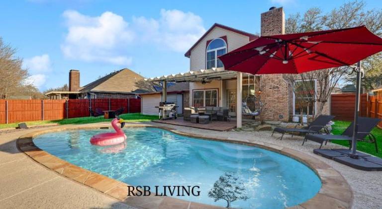 Charming vacation home with pool | Perfect for remote work | Dogs allowed in Mesquite, TX