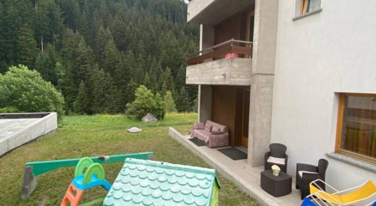 Holiday apartment with patio & garden — photo 4