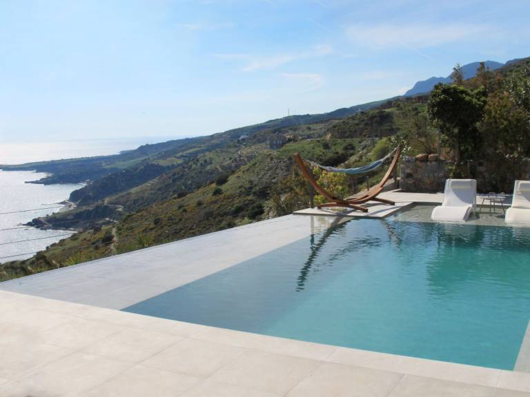 Spacious vacation home with barbeque & private pool | Nature view | Pets allowed — photo 2