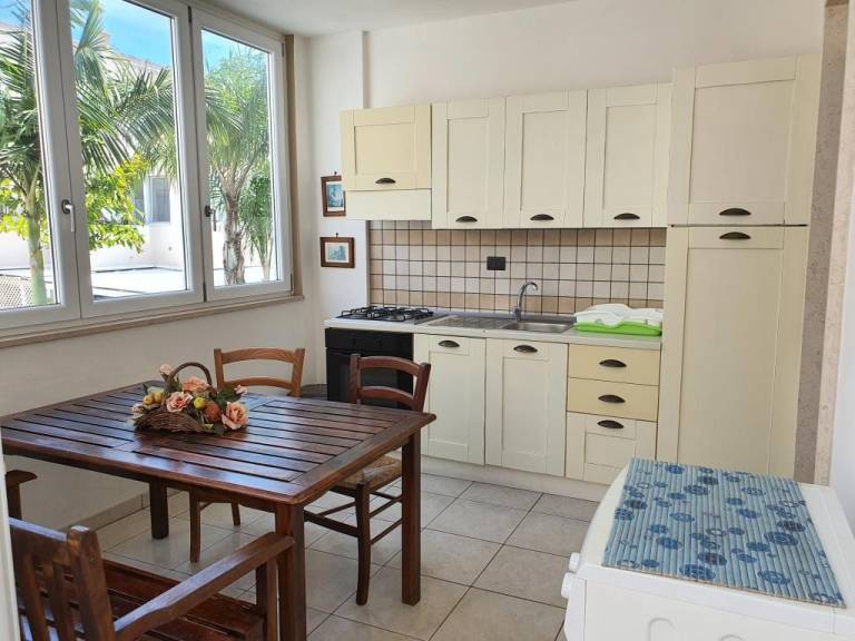 Rental apartment with yard | Garden view — photo 4