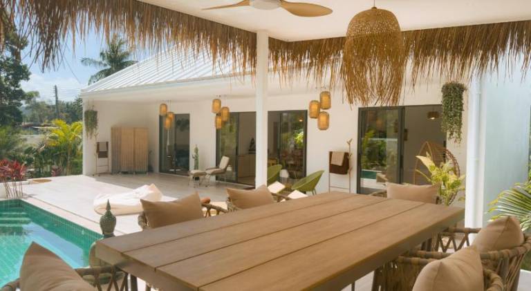 Villa with barbecue, yard & patio — photo 3