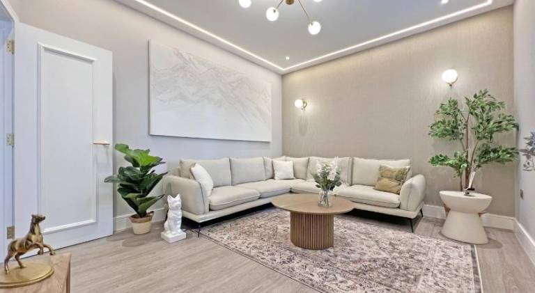Incredible Luxury Windsor Long Walk 4 Bedroom Home With Free Driveway Parking — photo 4