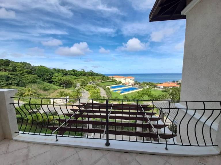 Resort Pristine Bay