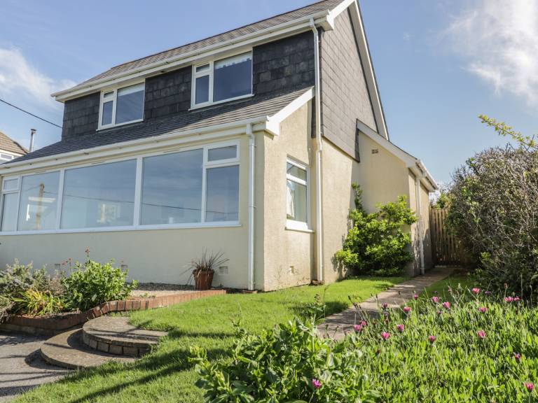 Cottage with yard | Beach view in Newquay