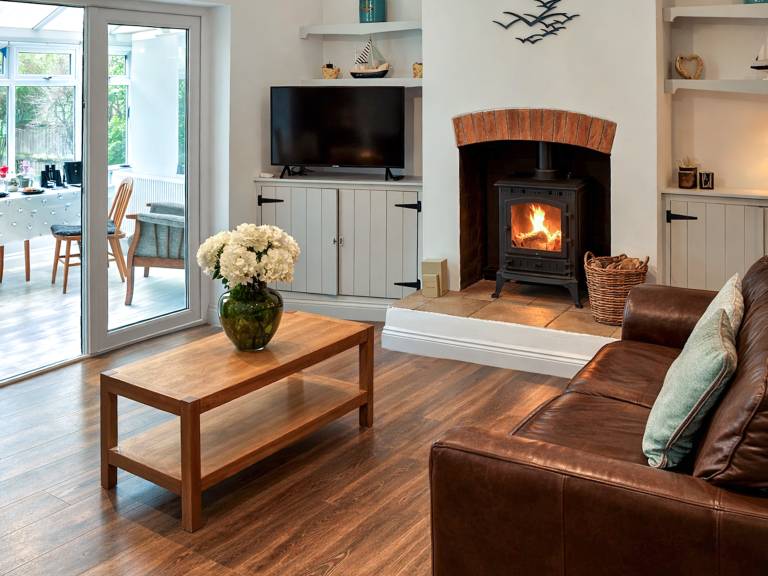 Family-oriented cottage with yard | River view | Close to the beach | Pets allowed — photo 3