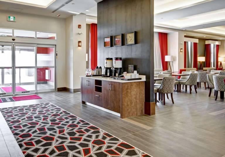 Hampton Inn & Suites by Hilton Medicine Hat — photo 4
