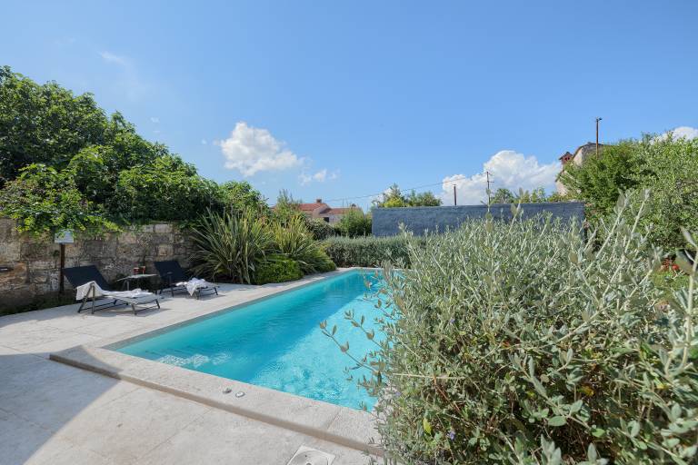 Fully equipped beautiful villa with terrace, barbeque & pool | Pet-friendly — photo 3