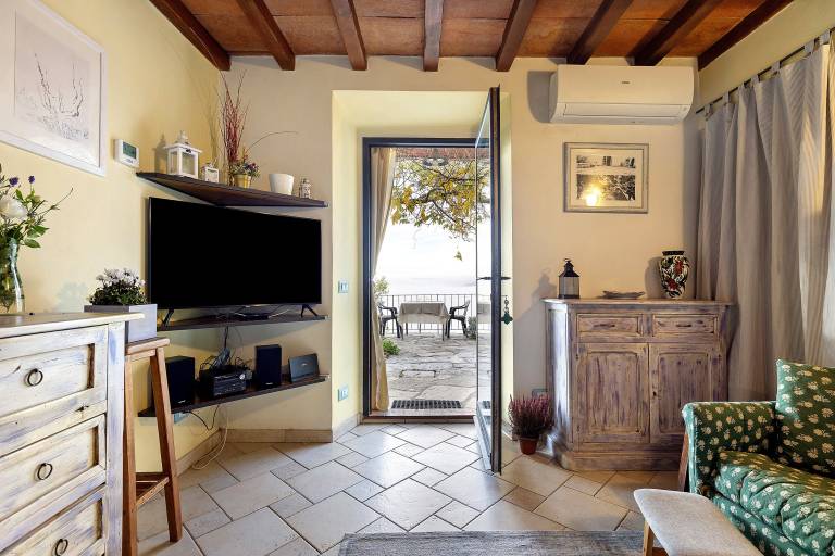 The Smiling Cottage in Tuscany with Breathtaking Views — photo 3