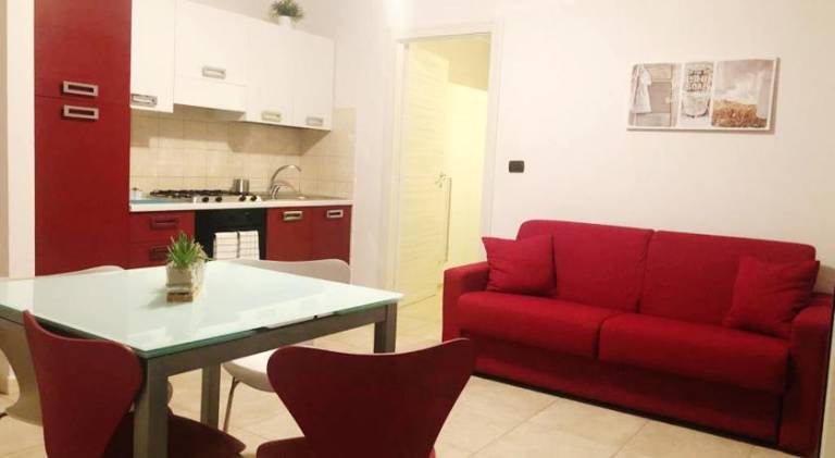 Serviced apartment with jacuzzi, pool & yard — photo 4
