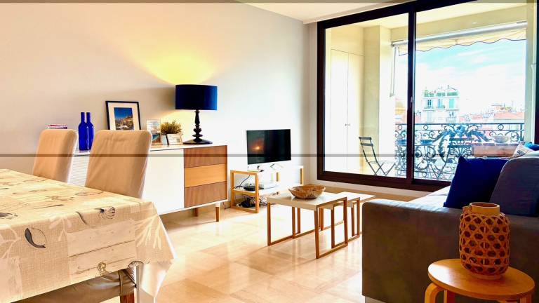 Fully equipped charming rental apartment with patio & garden | Close to Castle Hill | Next to the beach | Dogs allowed — photo 4
