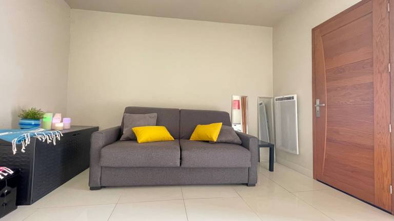 Family-oriented rental apartment with yard | City view | Beach nearby | Pet-friendly — photo 3