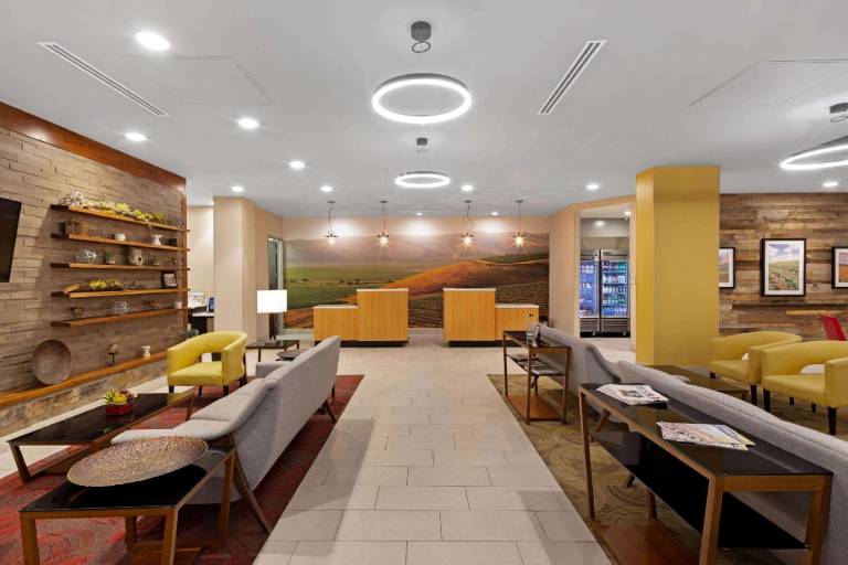 La Quinta Inn & Suites by Wyndham Morgan Hill-San Jose South — photo 2