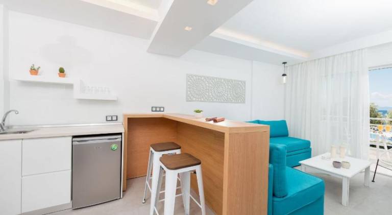 Serviced apartment with garden, terrace & pool | Beach nearby | Pets allowed — photo 5