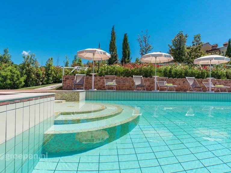 Fully equipped beautiful house with private pool, yard & jacuzzi | Dogs allowed — photo 3