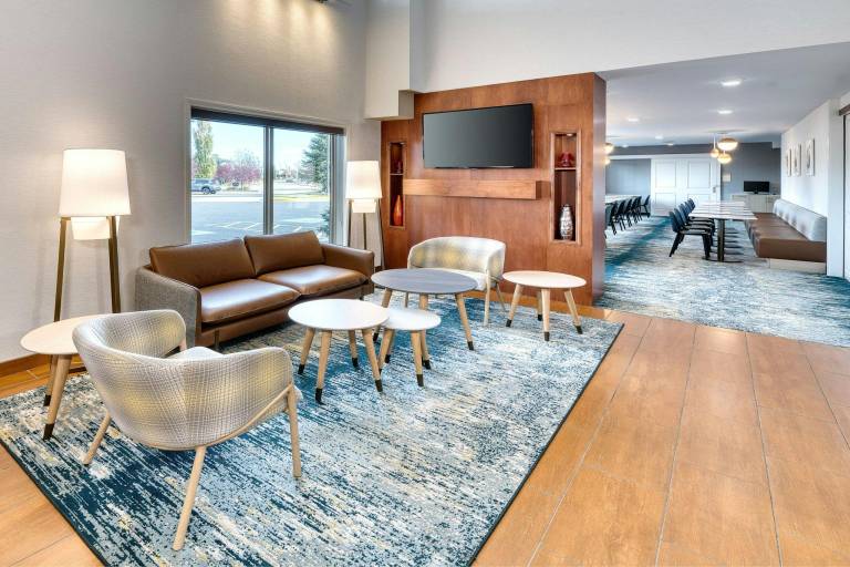 TownePlace Suites by Marriott Red Deer — photo 2
