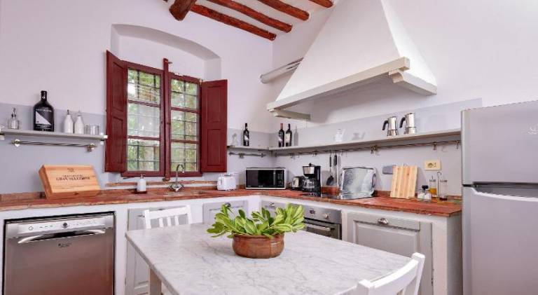 Spacious vacation home with pool | Pets are welcome — photo 3