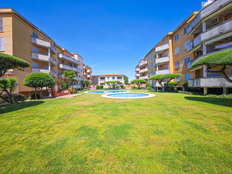 Rental apartment with garden, terrace & pool — photo 5