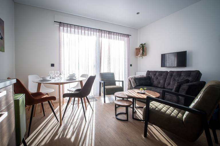 Holiday apartment with terrace & yard — photo 3