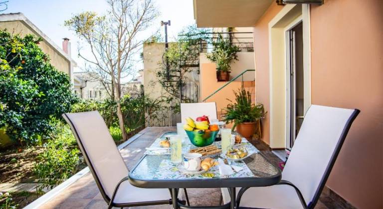 Rental apartment with garden, terrace & barbeque — photo 3