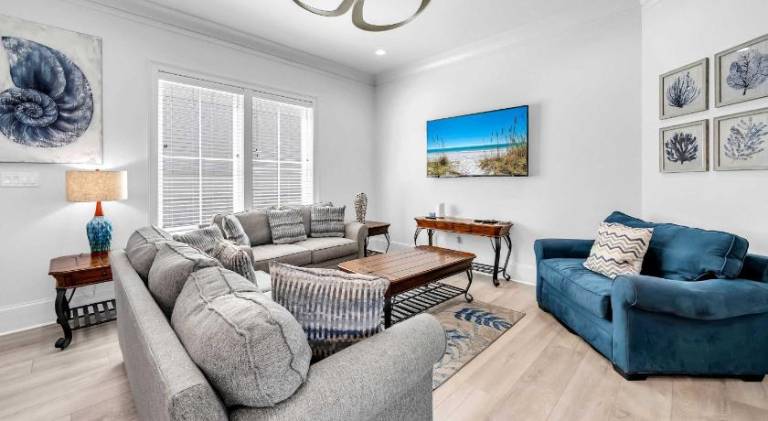 Vacation home with pool | Beach nearby | Pets are welcome — photo 2