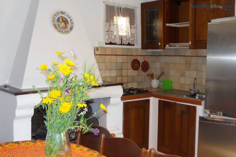 Family-oriented beautiful vacation home with grill & garden | Beach nearby | Pets allowed — photo 4