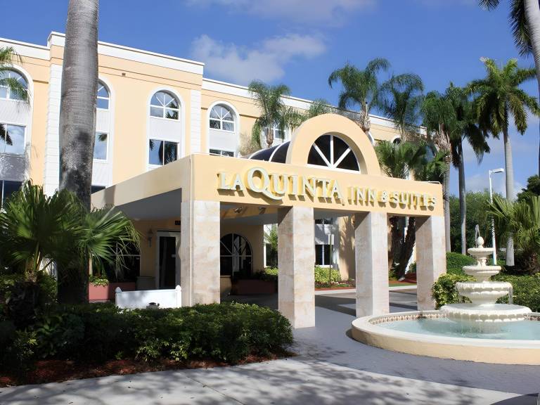 La Quinta Inn & Suites by Wyndham Coral Springs South in Coral Springs, FL