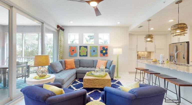 Apartment with pool in Bradenton, FL