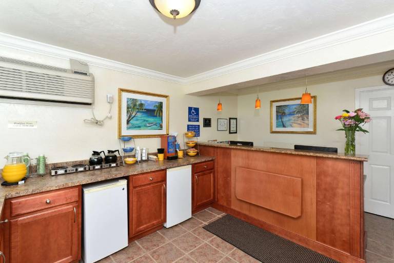 Americas Best Value Inn Bradenton Sarasota — photo 4