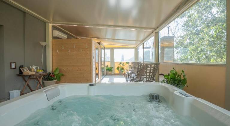 Family-friendly pleasant vacation home with barbecue, jacuzzi & pool | Pets allowed — photo 2