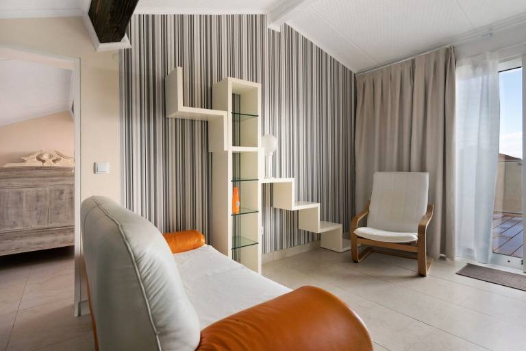 Apartment with terrace & fast internet | Next to Portas da Cidade de Ponta Delgada | Sea view — photo 3