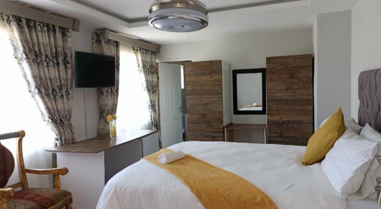 EYEZULU Guesthouse