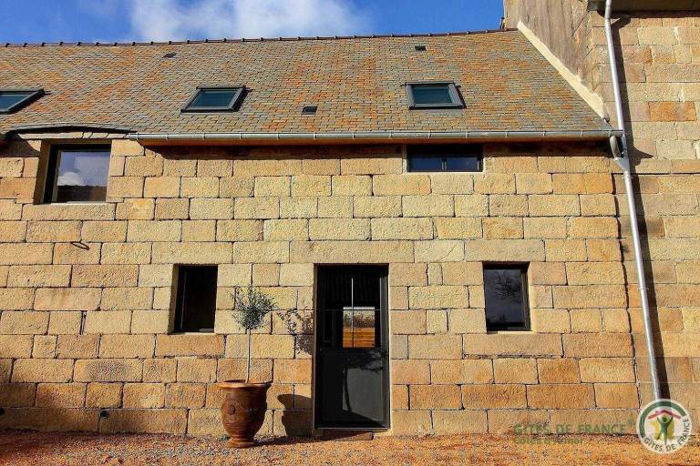 Gite with barbeque, yard & patio — photo 4