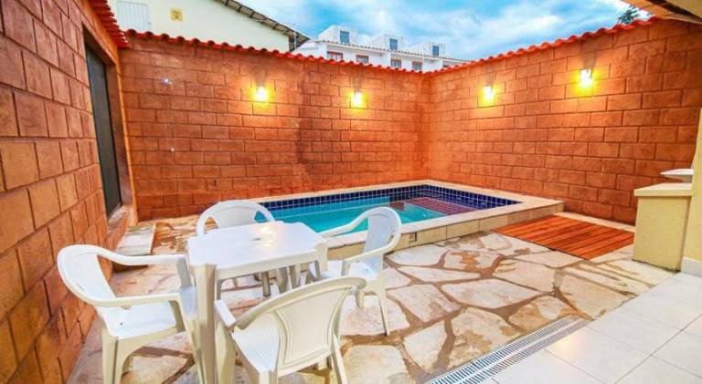 Vacation home with private pool — photo 5