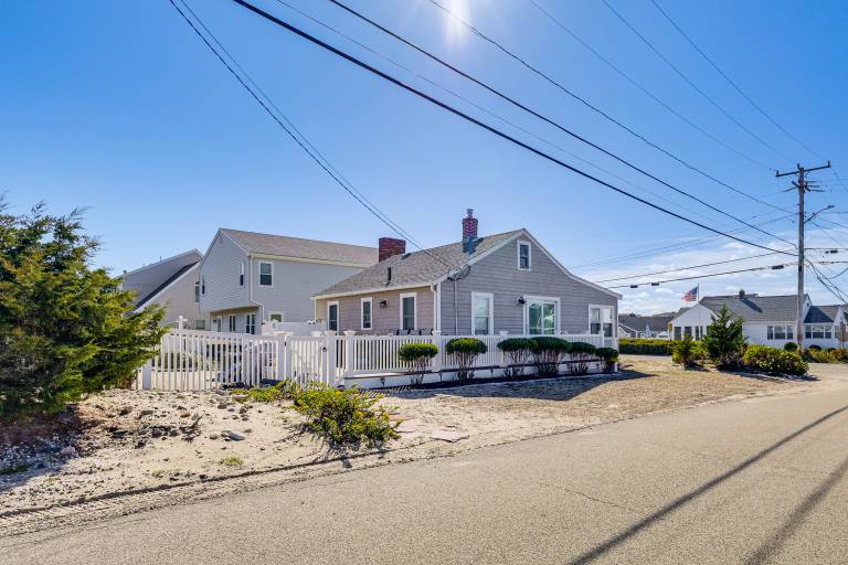 1 Block to Humarock Beach: Dog-Friendly Cottage — photo 3
