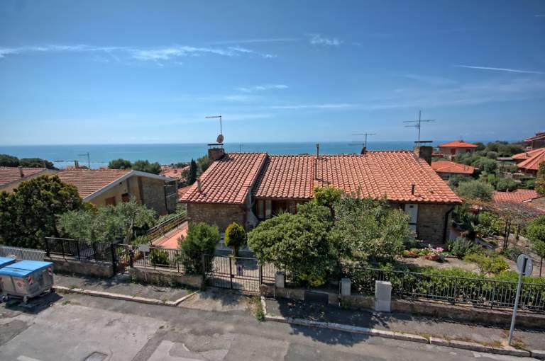 Villa with terrace | City view — photo 5