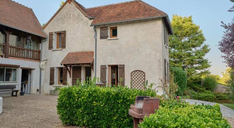 Vacation home with 5 rooms for 14 persons in Loches