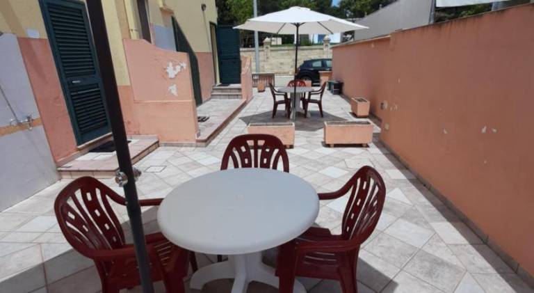 Holiday apartment with yard & terrace — photo 4