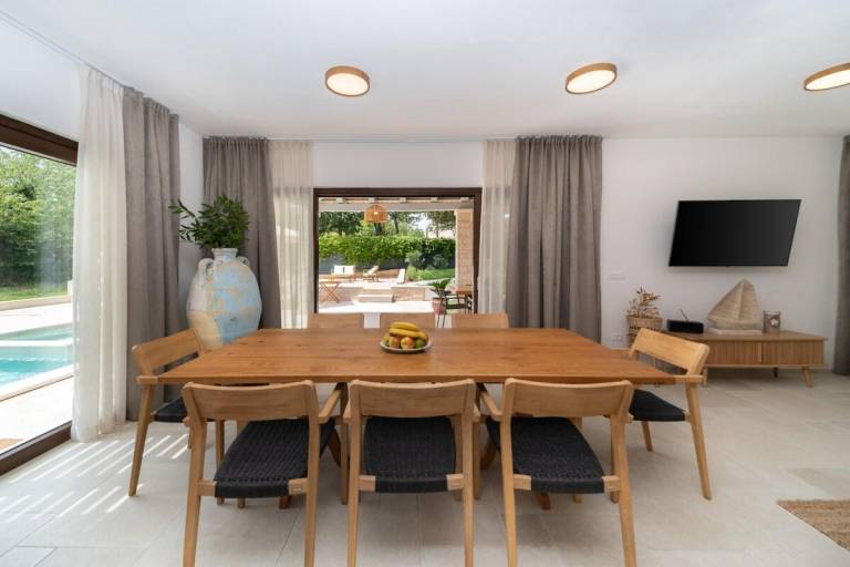Child-friendly villa with garden, BBQ & pool | Suitable for remote work | Pets allowed — photo 4