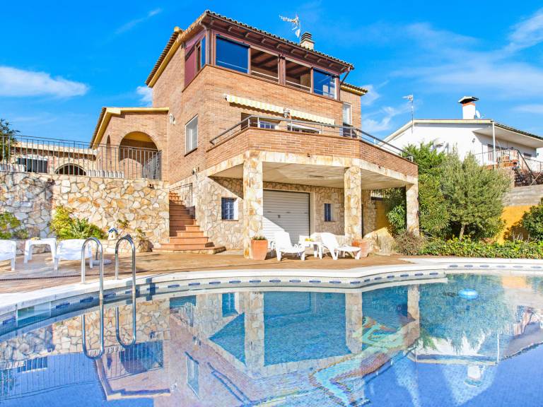 Ruhiges Haus mit privatem Pool WLAN Haustiere erlaubt