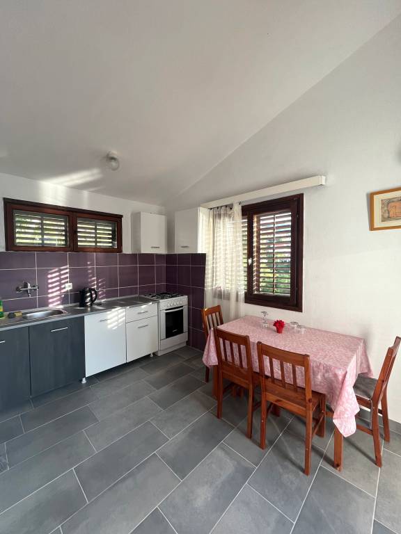 One bedroom apartment near beach Jelsa, Hvar (A-22256-d) — photo 3