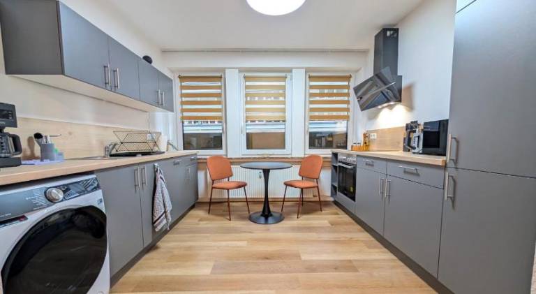 WESTERsuites - Firebird - 3BR Zentral Terrasse WLAN 7 Betten Waschtrockner — photo 2