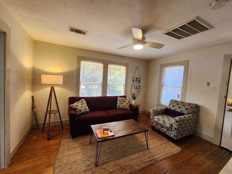 Apartment with yard — photo 3