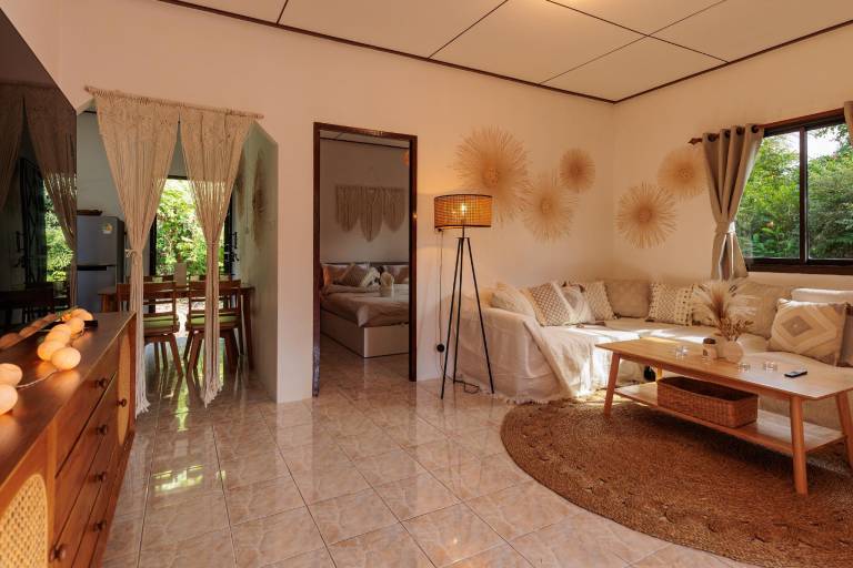 House with yard & patio | Beach nearby | Suitable for remote work | Pets allowed — photo 2