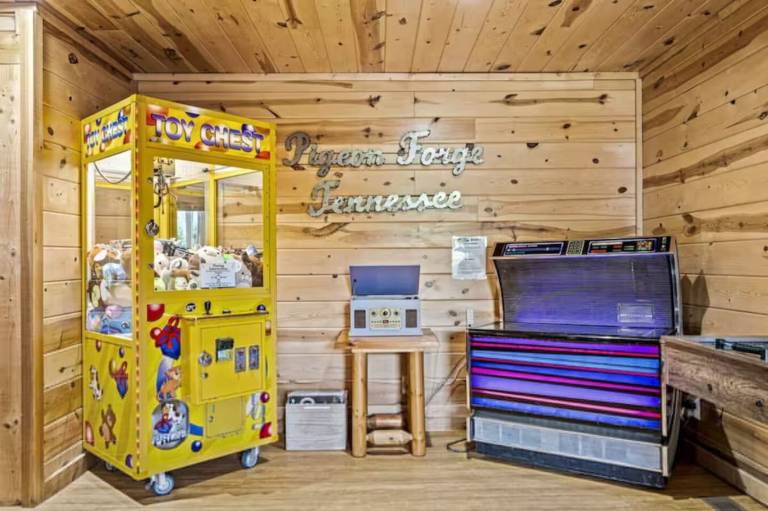 Pinewood Lodge by Beyond Expectations with Firepit — photo 5