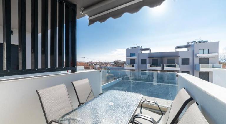 Pleasant rental apartment with patio | Close to the beach | Pets are welcome — photo 2