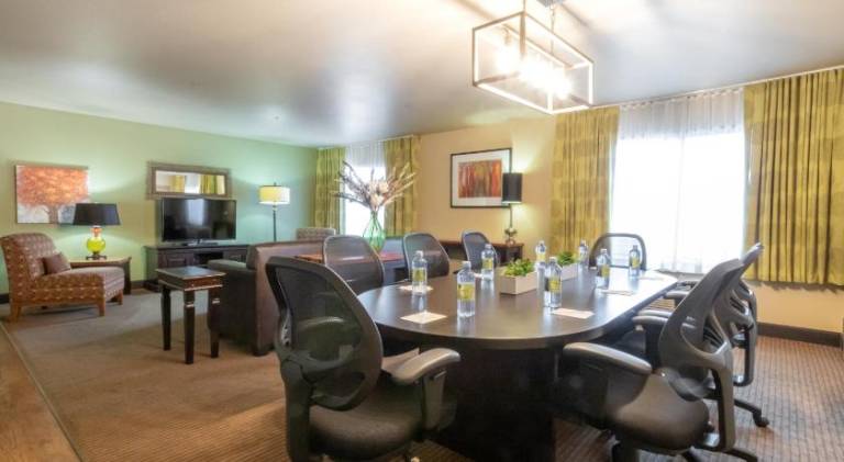 Oxford Suites Portland - Jantzen Beach — photo 5