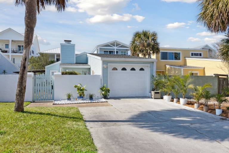 North End Gem - Pet Friendly Fernandina Beach Cottage in Fernandina Beach, FL